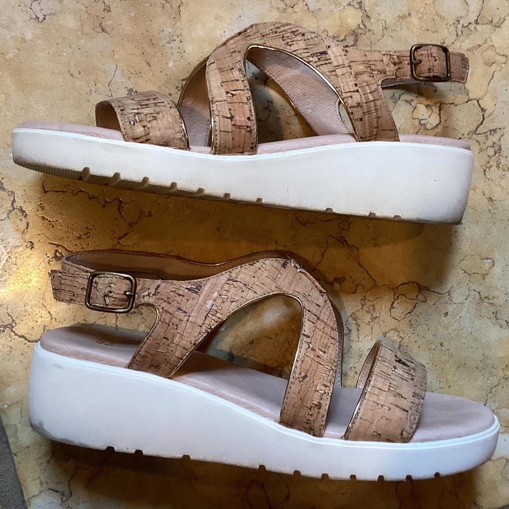 Johnston & Murphy Cora Natural Cork Gold Piped Wedge Comfort Cushioned Sandals - Picture 2 of 10